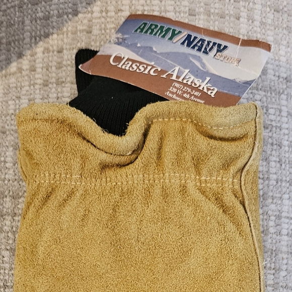 NWT'S - CLASSIC ALASKA - Tan RefrigiWear Industrial Gloves 22 - size Large - Picture 4 of 4